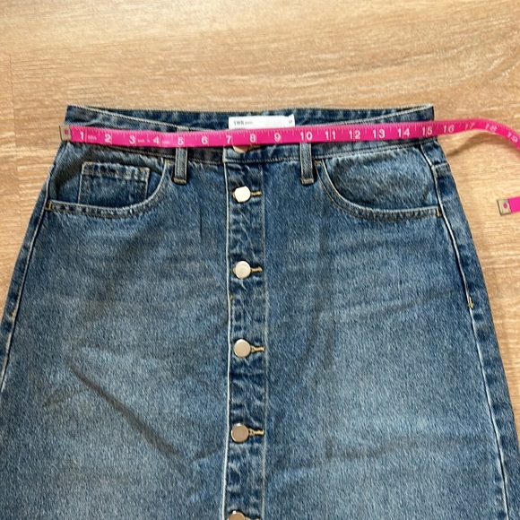 Almost new Jean skirt with buttons down the front size med. - Picture 5 of 7
